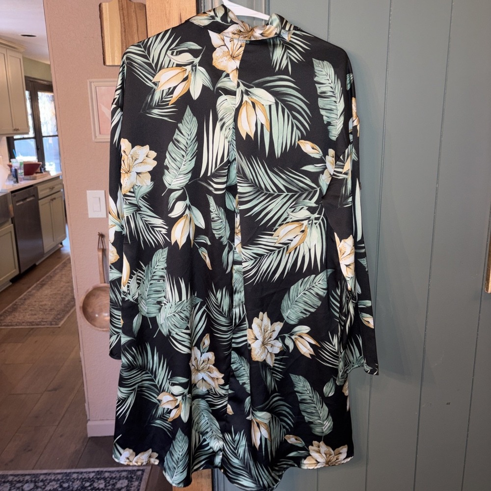 Women's Size M Tropical Resort Beach Vacay Satin Feel Shirt Dress - Picture 3 of 6